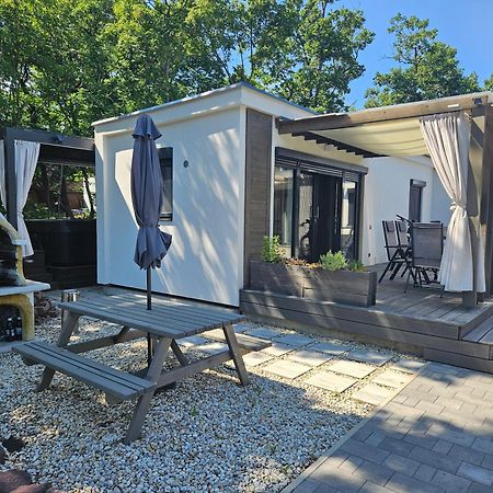 Bowery Guest Houses - Arnyas Vendeghazak Balatonalmadi Exterior photo