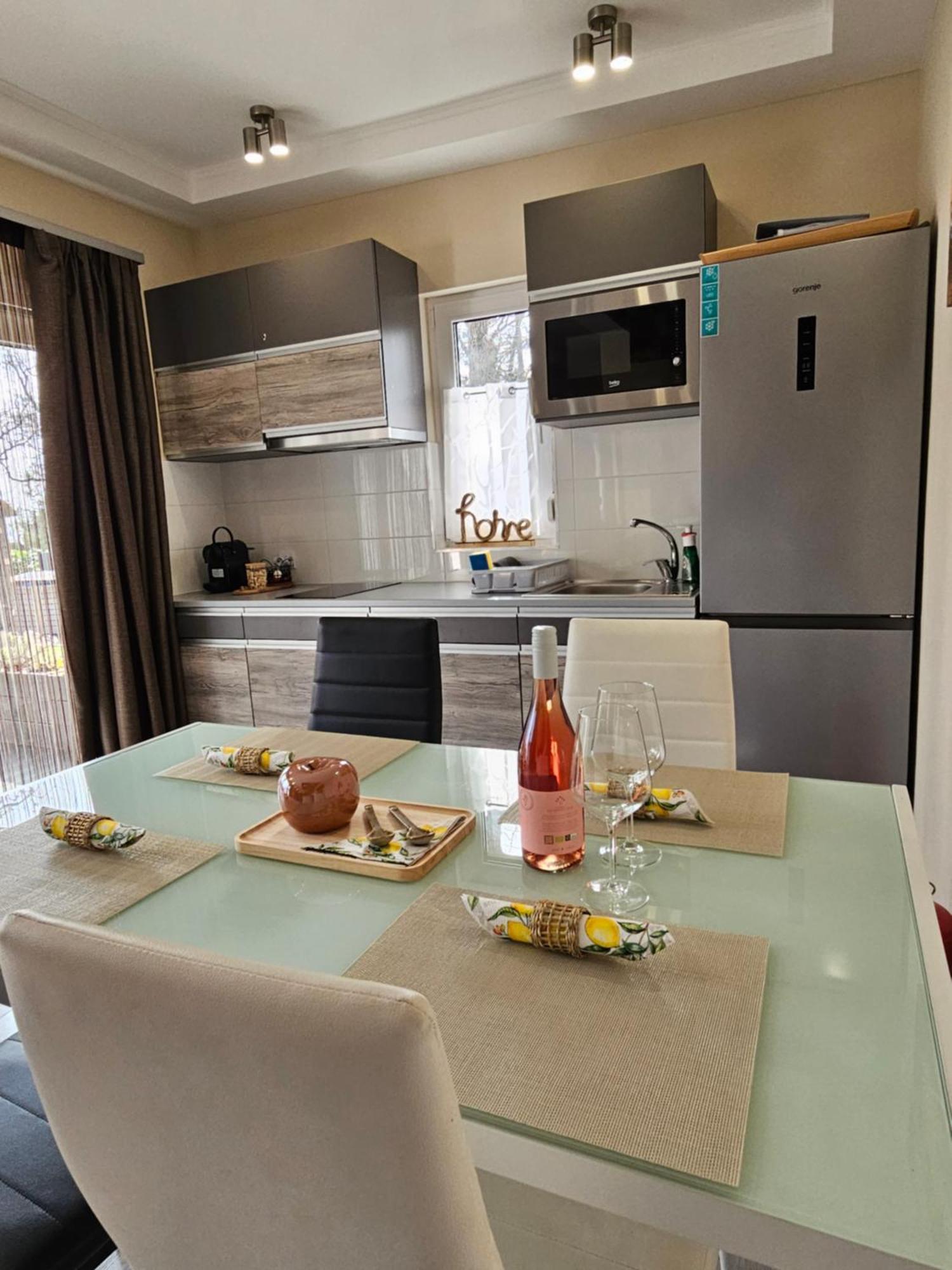Bowery Guest Houses - Arnyas Vendeghazak Balatonalmadi Exterior photo