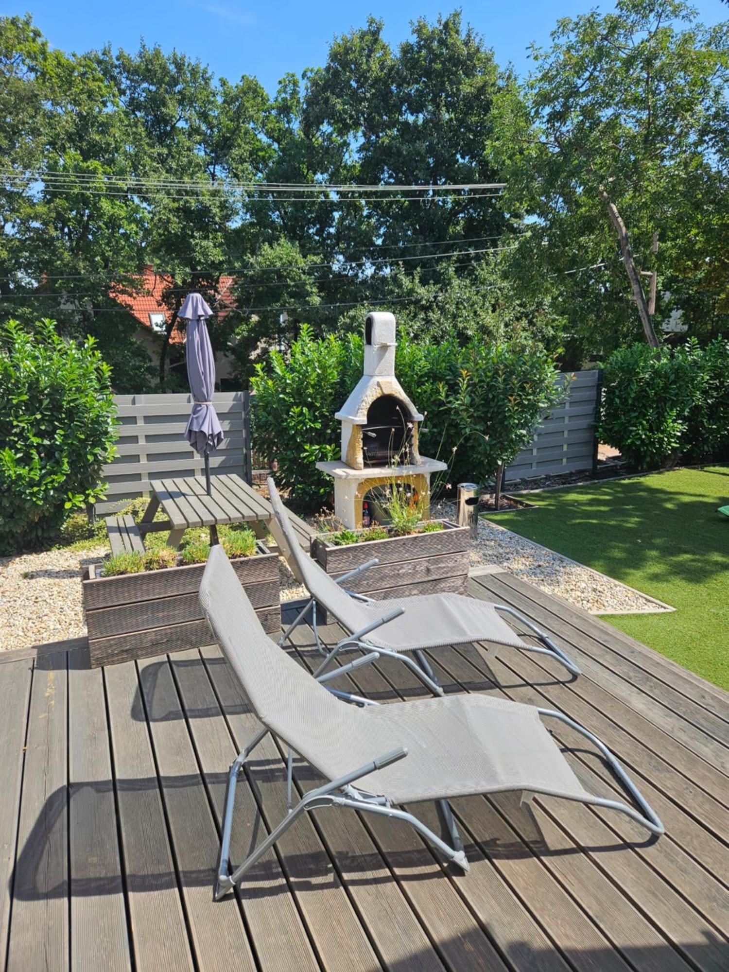 Bowery Guest Houses - Arnyas Vendeghazak Balatonalmadi Exterior photo